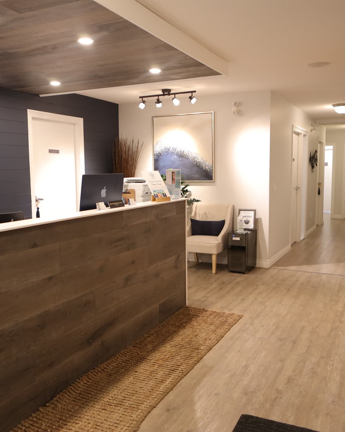 Reception at the Back in Health Glenmore clinic in Kelowna